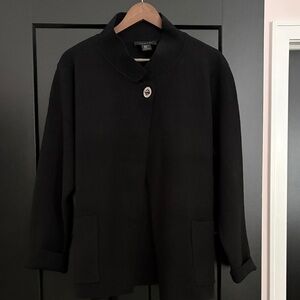 Tahari Black Wrap Pea Coat. Single Button. Front Pockets. Tie Included. Size XL.